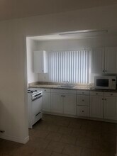 225 Belmont Ave in Long Beach, CA - Building Photo - Building Photo