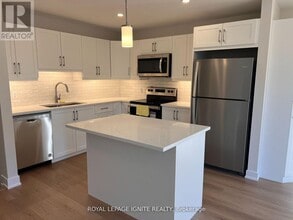 93 Whitcomb Cres in Smiths Falls, ON - Building Photo - Building Photo