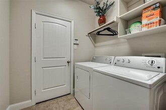 1325 Realoaks Dr in Fort Worth, TX - Building Photo - Building Photo