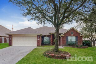 3111 Palm Island Cir, Unit 1 in League City, TX - Building Photo