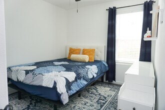 8724 Peachtree St in Houston, TX - Foto de edificio - Building Photo