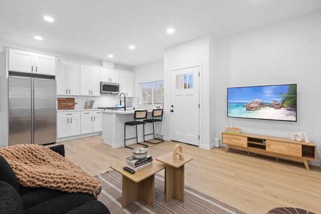 6704 Saranac St in San Diego, CA - Foto de edificio - Building Photo