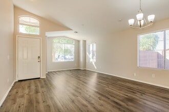 8234 W Pima St in Phoenix, AZ - Foto de edificio - Building Photo