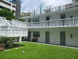 2127 Van Buren St in Hollywood, FL - Building Photo