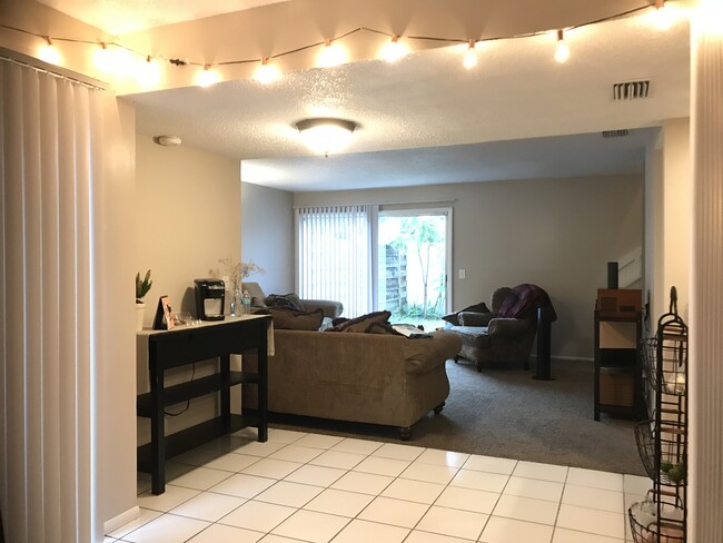 904 Byron Ln, Unit Rm #1 in Sarasota, FL - Building Photo - Building Photo