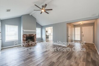 3720 Garden Springs Dr in Fort Worth, TX - Building Photo - Building Photo