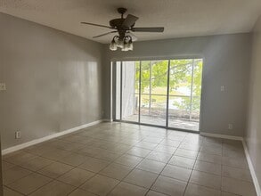 5672 Rock Island Rd in Tamarac, FL - Building Photo - Building Photo