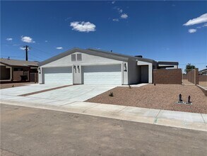 915 E Berk Ave in Kingman, AZ - Building Photo - Building Photo