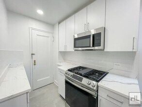 WEST 68 STREET, Unit 8H in New York, NY - Building Photo - Building Photo