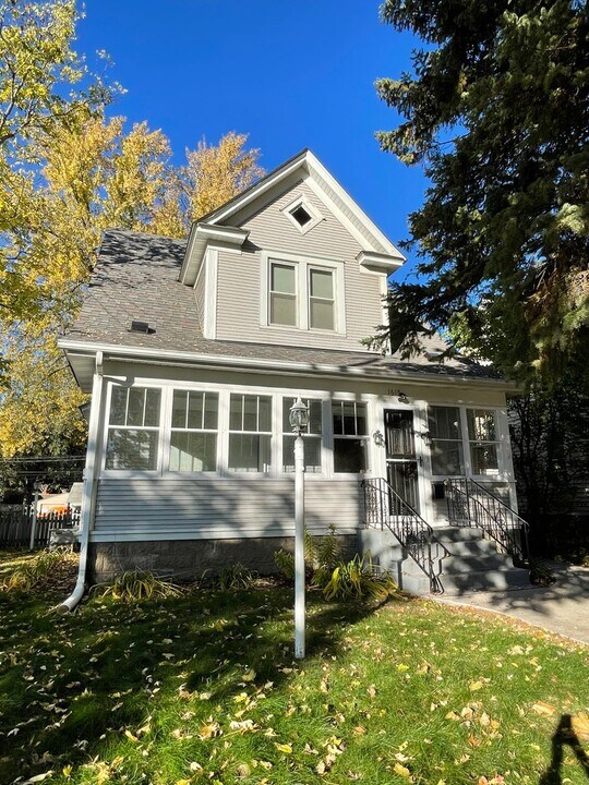 1615 22nd Ave NE in Minneapolis, MN - Building Photo