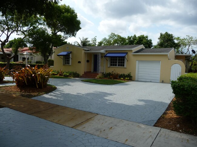 6256 SW 14th St in West Miami, FL - Building Photo - Building Photo