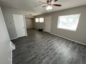 137 Perthshire Rd in St. Louis, MO - Building Photo - Building Photo