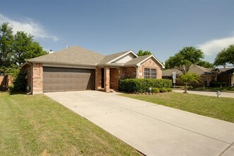 5400 Shepherd Pl in Flower Mound, TX - Foto de edificio - Building Photo