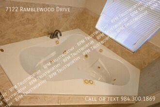 7122 Ramblewood Dr in Hillsborough, NC - Building Photo - Building Photo