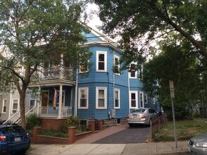 14 Greenville St, Unit 1 in Somerville, MA - Building Photo - Building Photo