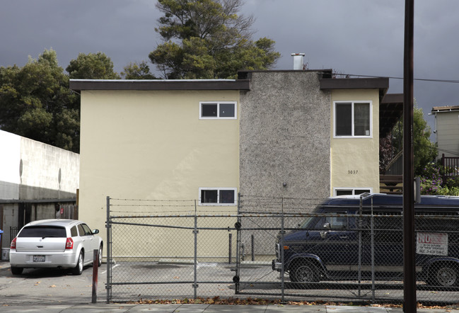 3037 San Pablo Ave in Berkeley, CA - Foto de edificio - Building Photo