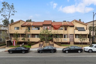 345 East Verdugo Ave in Burbank, CA - Foto de edificio - Building Photo