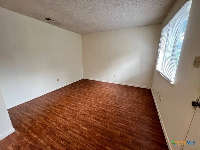 property at 511 W Hutchison St