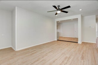 334 Pennington Dr in Alvin, TX - Foto de edificio - Building Photo