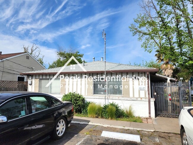 2437 Ethan Wy in Sacramento, CA - Building Photo - Building Photo