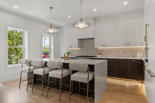 6 Claflin Rd, Unit 4 in Brookline, MA - Building Photo - Building Photo