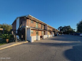 5820 Hickory St in Panama City, FL - Building Photo