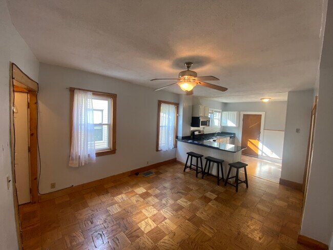 13 Andrew St, Unit 1