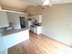 6908 Circle S Rd in Austin, TX - Building Photo - Building Photo