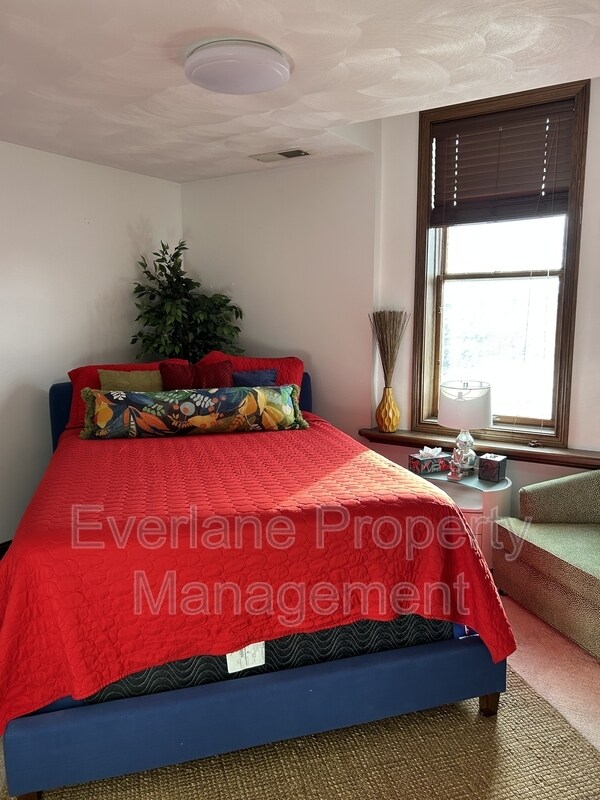 65 E Cedar St in Zionsville, IN - Building Photo - Building Photo