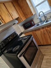 947 W Center St, Unit UpperAprtment in Pocatello, ID - Building Photo - Building Photo