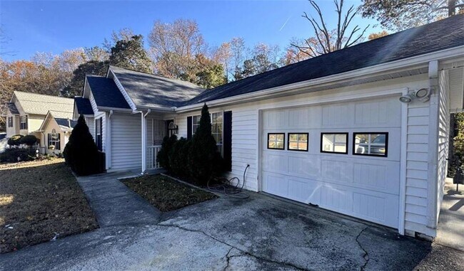 2119 Briar Glen Ln SW in Atlanta, GA - Building Photo - Building Photo