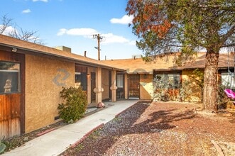 836 W Atkins Ave in Ridgecrest, CA - Foto de edificio - Building Photo