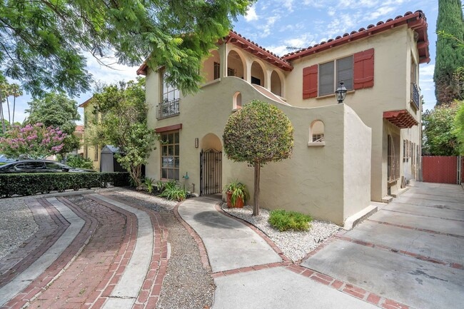 property at 854 S Wooster St