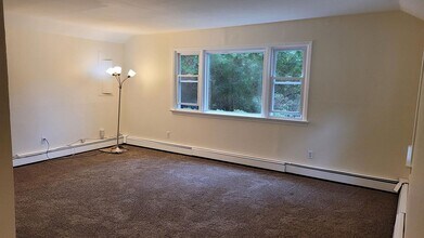 52 Shady Ln in Huntington, NY - Building Photo - Building Photo