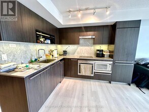 70-670 Queens Wharf Rd in Toronto, ON - Building Photo - Building Photo