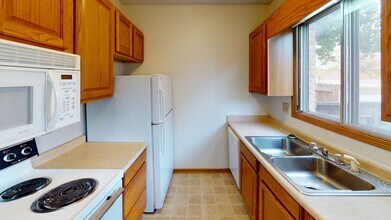 1004 26th St in Ames, IA - Building Photo - Building Photo