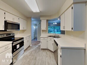 8150 Tom Sawyer Dr in Tampa, FL - Building Photo - Building Photo
