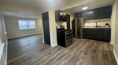 2838 Cromwell Dr in Lorain, OH - Building Photo - Building Photo