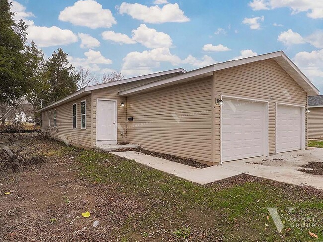 property at 1602 W Scott St