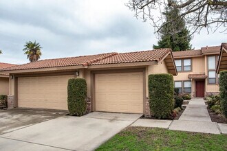 Hahn Triplexes in Modesto, CA - Building Photo - Building Photo