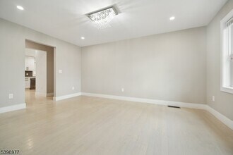 134 Hillside Ave in Livingston, NJ - Building Photo - Building Photo