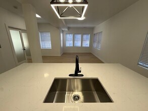 7717 N Sheridan Rd in Chicago, IL - Building Photo - Building Photo