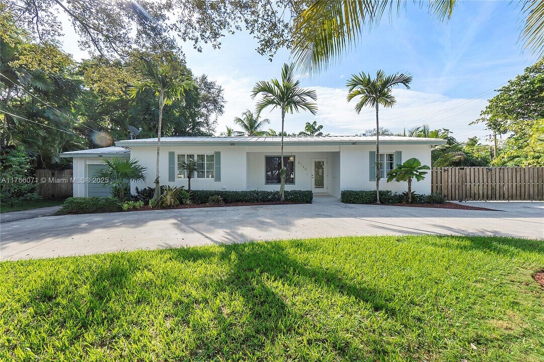 6140 SW 78th St in South Miami, FL - Building Photo