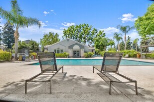 Manchester Court in Modesto, CA - Building Photo