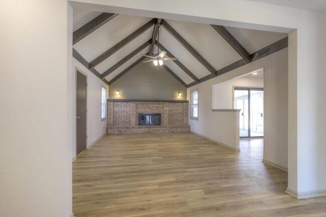 6914 N Madison Ave in Kansas City, MO - Building Photo - Building Photo