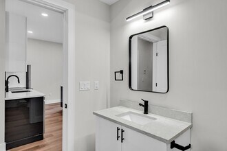 63 Belgrade Ave, Unit 405 in Boston, MA - Building Photo - Building Photo