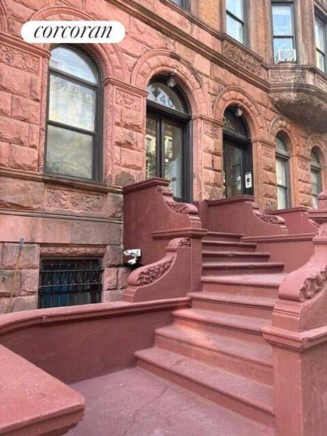 property at 140 W 75th St