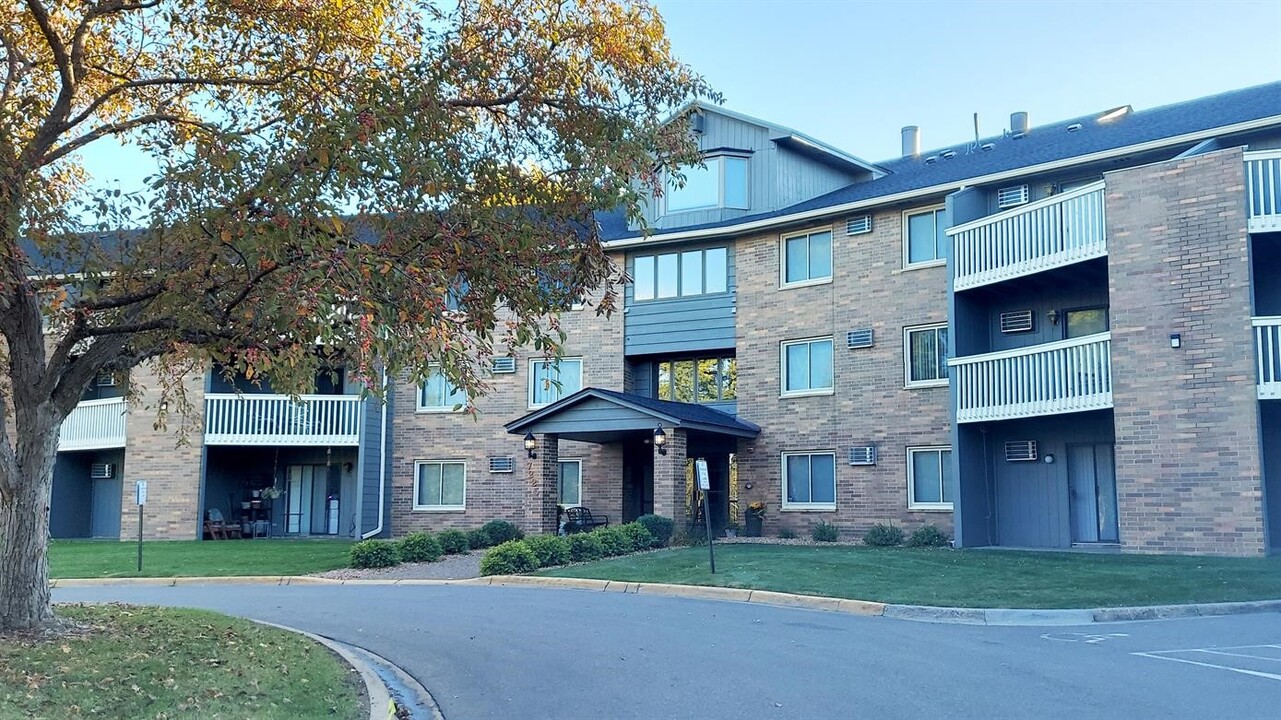 Hemlock Pines in Osseo, MN - Building Photo