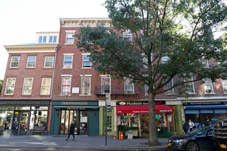 514-516 Hudson St in New York, NY - Building Photo - Building Photo