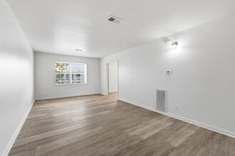 Southern Oaks Apartments in Beaumont, TX - Foto de edificio - Interior Photo